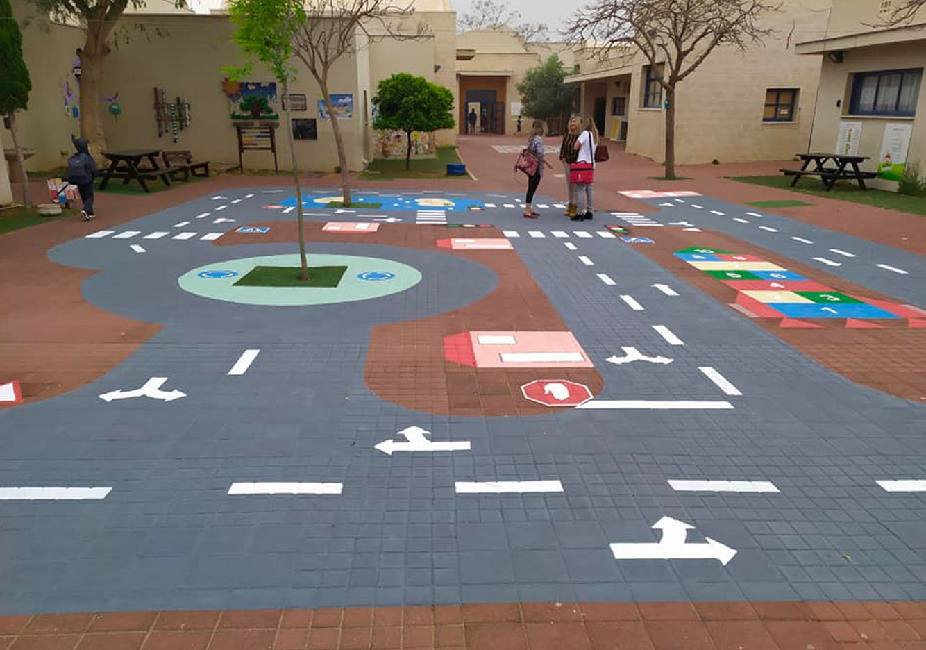 Tambour paint helps schoolkids learn about road safety