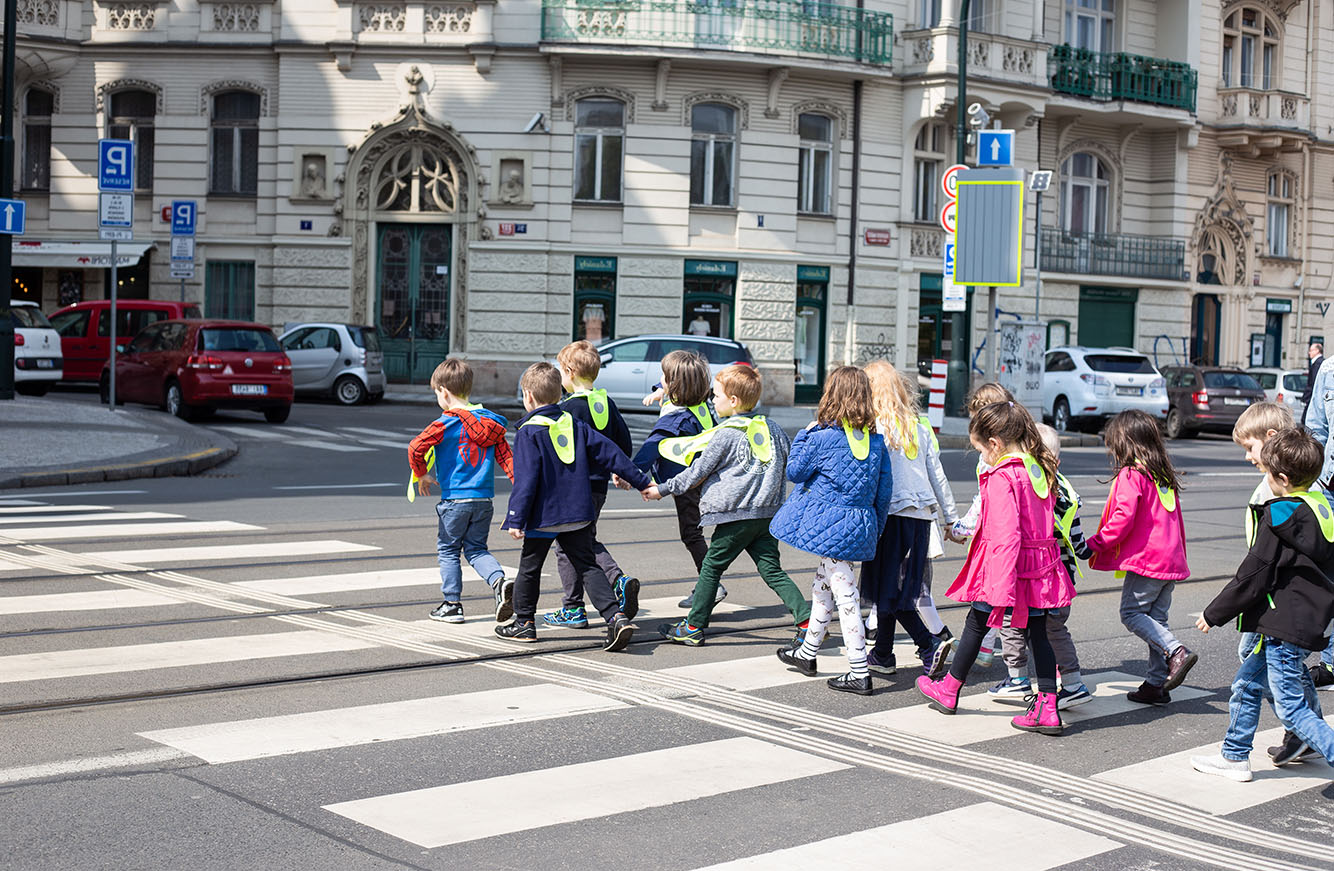 Tambour paint helps schoolkids learn about road safety